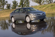 TOYOTA AVALON HYBRID 2013 02